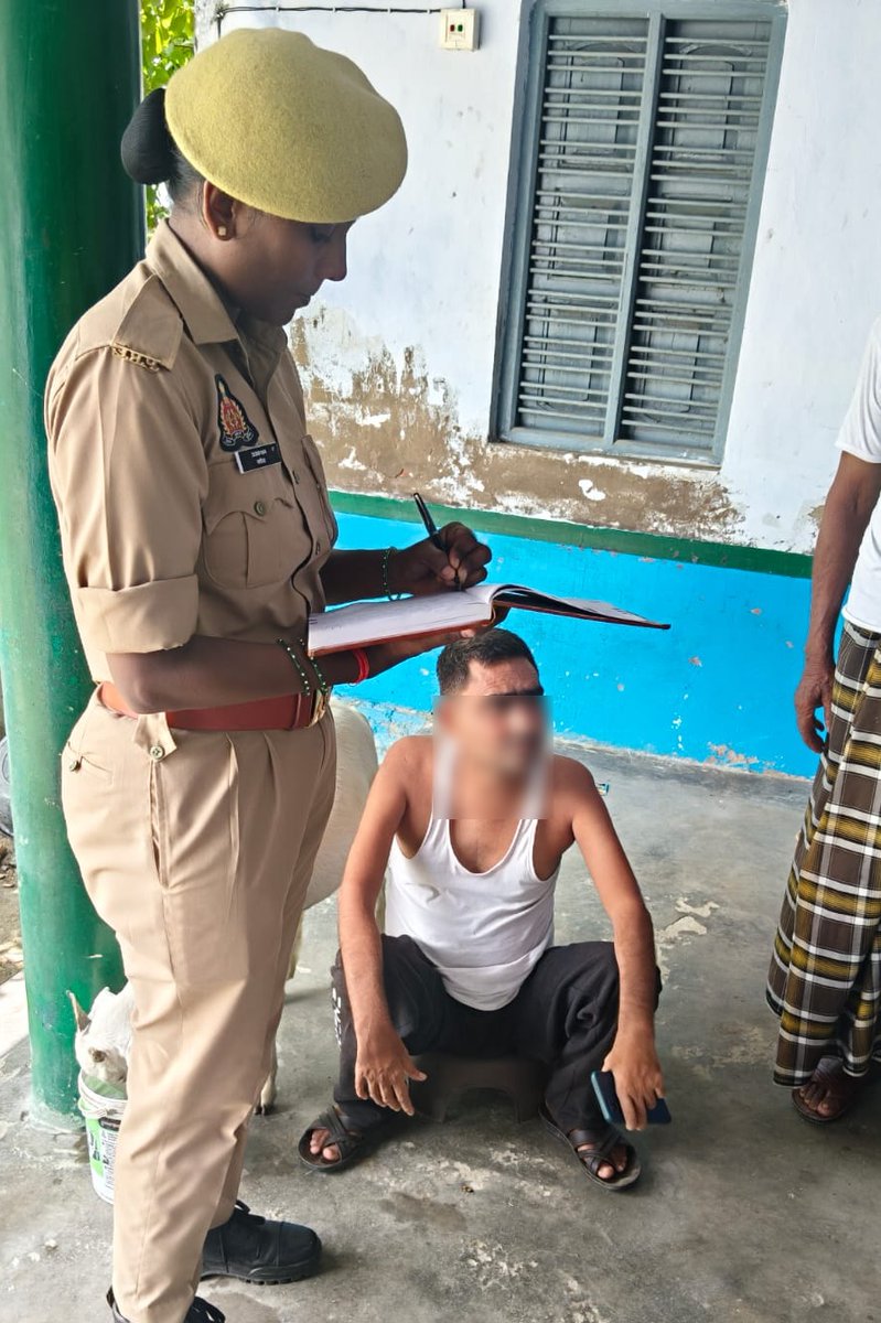 siddharthnagpol's tweet photo. #SSP_SDR के निर्देशन मे कम्युनिटी पुलिसिंग अभियान के तहत थाना चिल्हिया कम्युनिटी पुलिस टीम द्वारा थानाक्षेत्र के ग्राम चिल्हिया में वरिष्ठ नागरिकों व दिव्यांगजनों के साथ गोष्ठी का आयोजन किया गया ।
#UPPolice
#CommunityPolicing https://t.co/wrJAxEPbgX