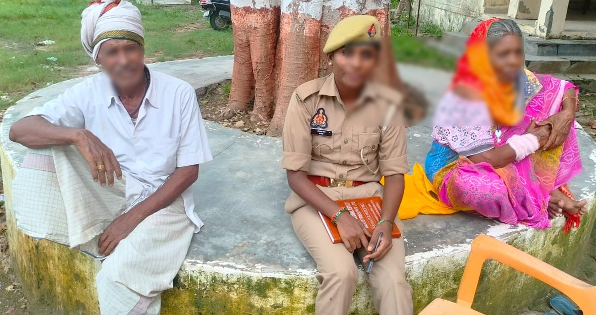 siddharthnagpol's tweet photo. #SSP_SDR के निर्देशन मे कम्युनिटी पुलिसिंग अभियान के तहत थाना चिल्हिया कम्युनिटी पुलिस टीम द्वारा थानाक्षेत्र के ग्राम चिल्हिया में वरिष्ठ नागरिकों व दिव्यांगजनों के साथ गोष्ठी का आयोजन किया गया ।
#UPPolice
#CommunityPolicing https://t.co/wrJAxEPbgX