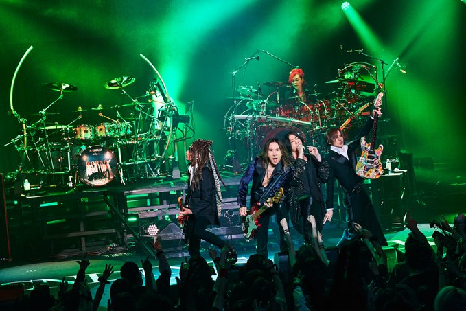 LUNASEAOFFICIAL's tweet photo. 📸 #LUNAPIC についてのご案内

🔴開演中は、場内での指定曲以外の写真･動画撮影は禁止となります。
そのような行為があった場合は退場とさせていただく場合もございますので、ルールを守ってお楽しみください。

いつもLUNA SEAを応援いただきありがとうございます。 
本日の写真撮影 #LUNAPIC についてご案内いたします。

本日の #LUNAPIC タイミングは、インターミッション後「第2部最初のバンド演奏1曲目」とさせていただきます。

撮影した最高の一枚を、ハッシュタグ  #LUNAPIC をつけて、ぜひSNSにシェアしてください！
あなたのスマホが捉えたライヴの興奮や感動の瞬間を、全国のSLAVEたちにも届けていただけたらと思います！

奇跡の夜を、みんなでタイムラインに作り上げましょう！

https://t.co/2QcaFpfpjR

#LUNASEA
#LUNASEA全国ツアー