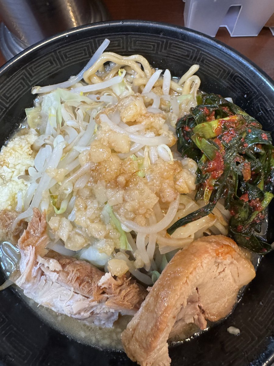 YoutkTas's tweet photo. 麺屋むそう　🚉蒲田
ミニラーメン＋ニラキムチ

夏バテ食欲不審の為ミニサイズ💦
THEインスパイアな感じだけど思ってたより全然良い、豚も美味しい

そういえばここ来る前に食べたCoCo壱のドリンクセットは古本屋でした🦀 https://t.co/yk14zOyXfL