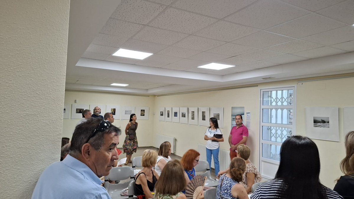 FAPoficial's tweet photo. Villares del Saz inauguró ayer “Cuenca en la mirada”, de José Manuel Navia. 33 fotografías que ofrecen una mirada pausada y humana sobre nuestra provincia.
Una muestra de los fondos de la Fundación Antonio Pérez.

📍 Sala de Cultura de Villares del Saz, hasta el 27 de septiembre https://t.co/b8Mk6cuqyy