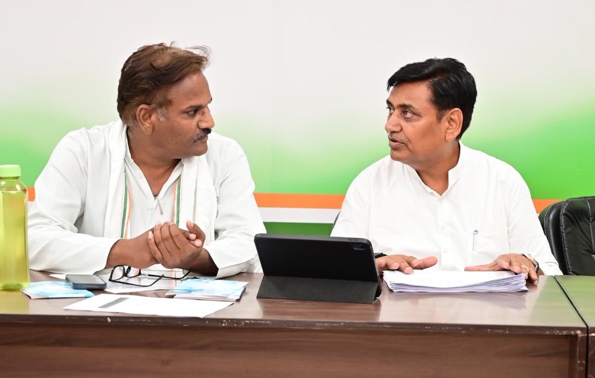 SiddhuVijender's tweet photo. राजस्थान कांग्रेस वॉर रूम चेयरमैन व पीसीसी महासचिव श्री @JaswantGurjar जी को जन्मदिन की हार्दिक बधाई एवं शुभकामनाएं! 💐
ईश्वर से आपके उत्तम स्वास्थ्य, दीर्घायु एवं सुख-समृद्धि की कामना करता हूँ। 🎂🎉
#JaswantGurjar #HappyBirthday
@jaswantgurjar https://t.co/xYzJ4F5ui8