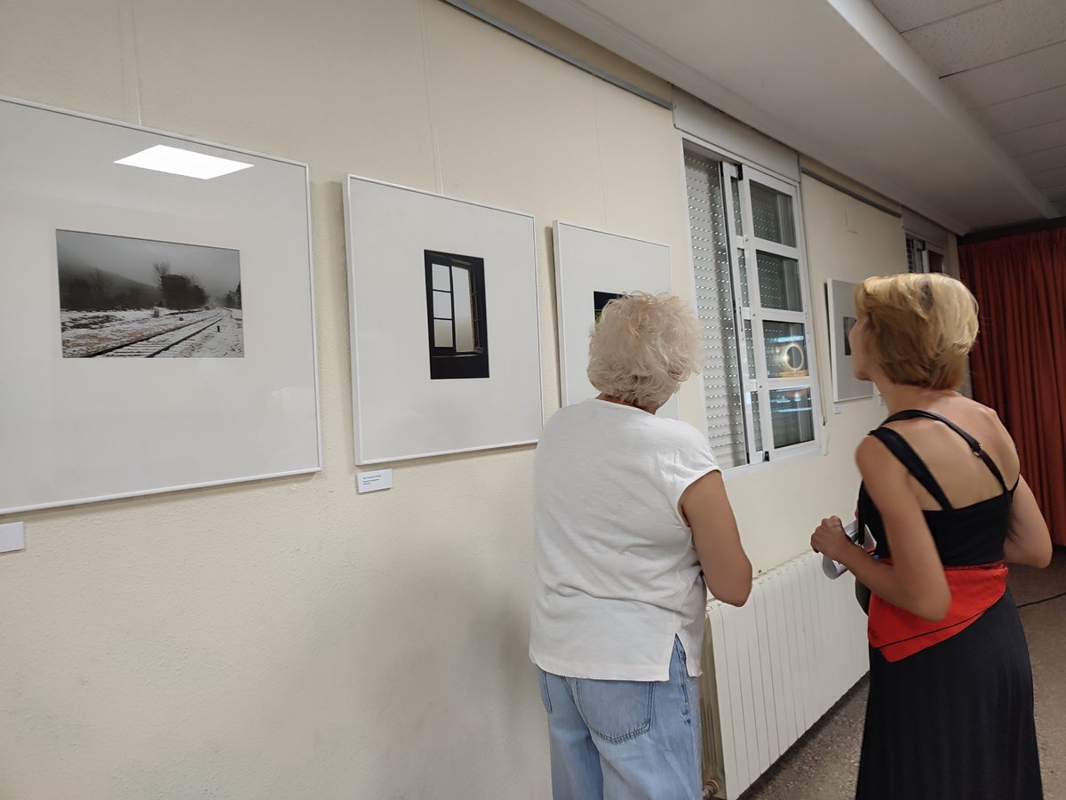FAPoficial's tweet photo. Villares del Saz inauguró ayer “Cuenca en la mirada”, de José Manuel Navia. 33 fotografías que ofrecen una mirada pausada y humana sobre nuestra provincia.
Una muestra de los fondos de la Fundación Antonio Pérez.

📍 Sala de Cultura de Villares del Saz, hasta el 27 de septiembre https://t.co/b8Mk6cuqyy