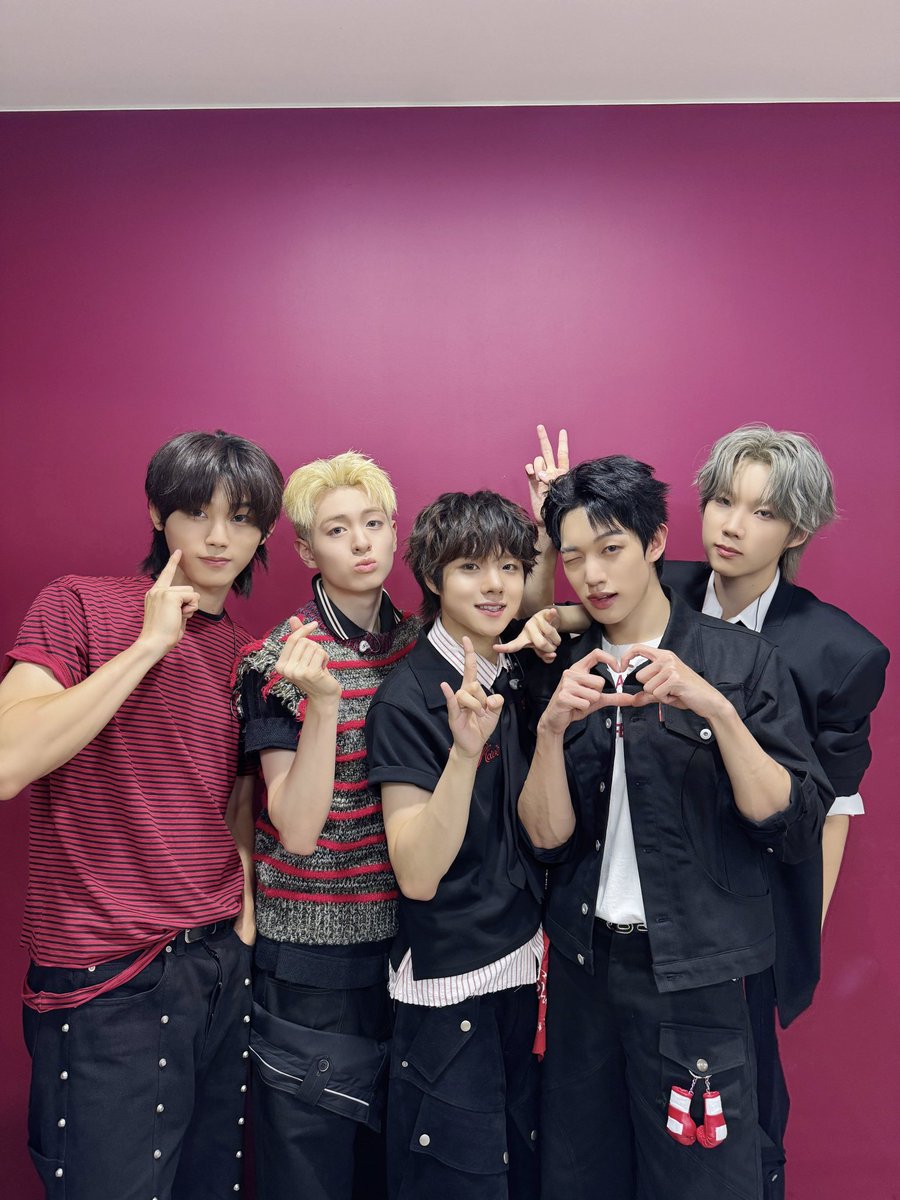 officialTheWind's tweet photo. [📸]

#260808

✔️ The Wind (더윈드) MBC #음악중심 🎶🎹

#더윈드 #THEWIND #The_Wind
#Second_Wind https://t.co/2n3RutpPnC