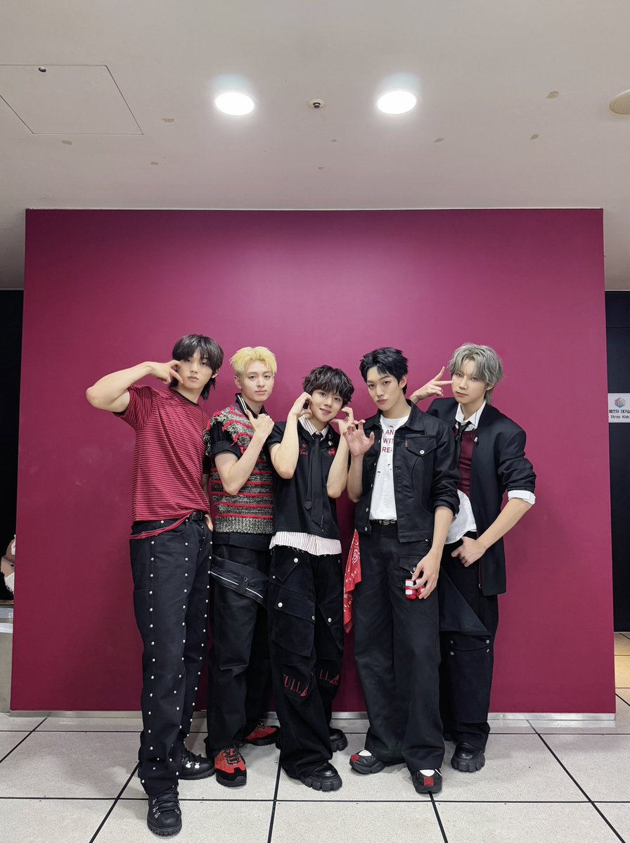 officialTheWind's tweet photo. [📸]

#260808

✔️ The Wind (더윈드) MBC #음악중심 🎶🎹

#더윈드 #THEWIND #The_Wind
#Second_Wind https://t.co/2n3RutpPnC