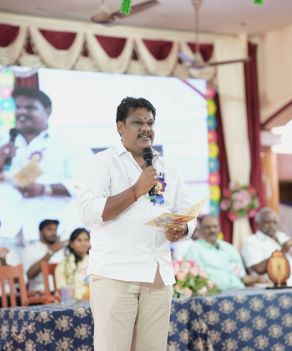 GopisonMLA's tweet photo. @CMOTamilnadu @TVKGopison @gopison @CTR_Nirmalkumar @BussyAnand தன்னம்பிக்கை பெண்களுக்கான சட்டப் பாதுகாப்புகள், அரசு சலுகைகள் சுயசார்பான வளர்ச்சி, சமூக விழிப்புணர்வு குறித்துப் பேசும் அரிய வாய்ப்பு கிடைத்தது. மாணவிகளின் ஆர்வமும், அவர்களின் முகத்தில் தெரிந்த தெளிவும் மனதிற்குப் பெரும் உந்துதலையும் நெகிழ்ச்சியையும் அளித்தது! 💖

(2/3) https://t.co/YHf1sYfGiJ