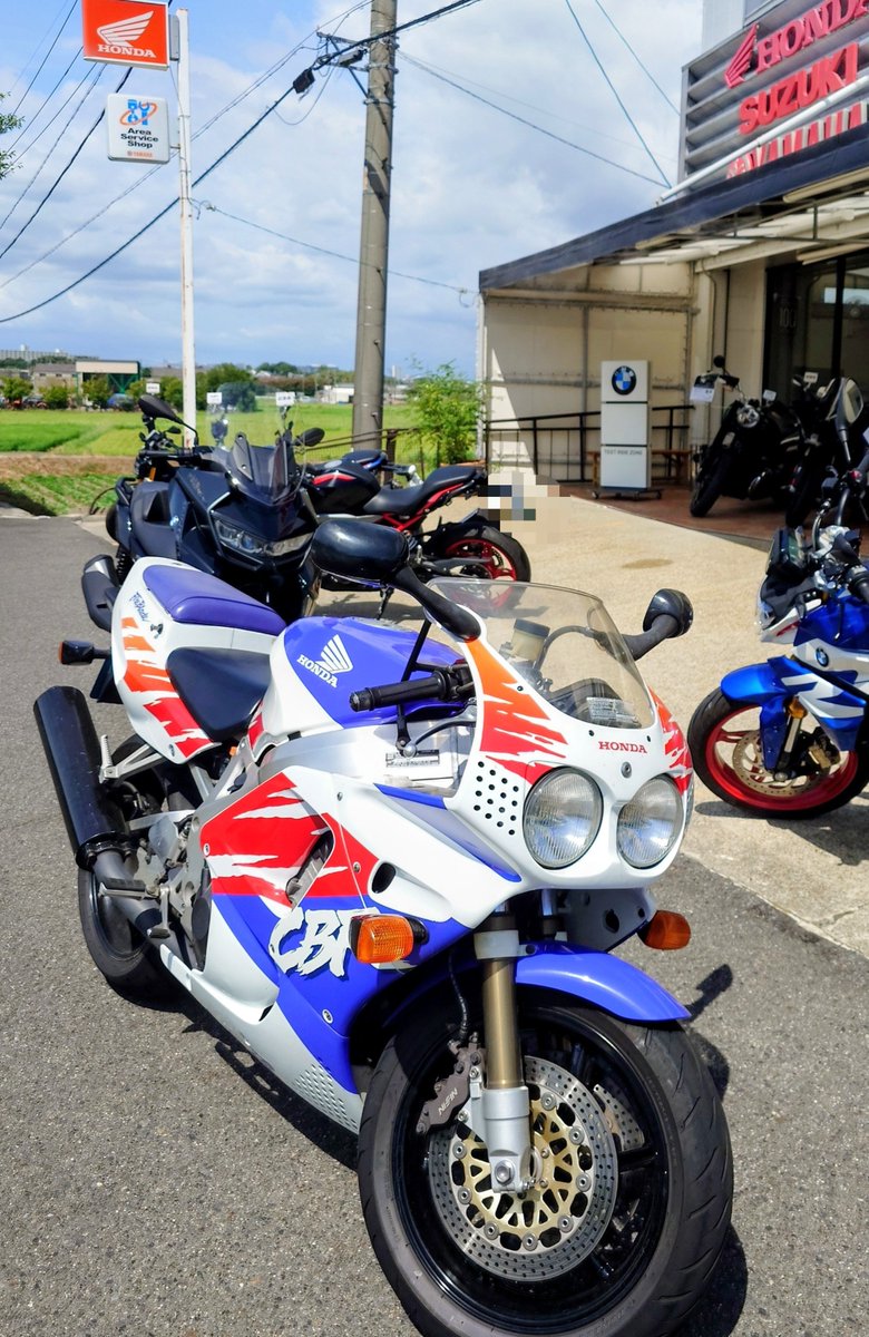 sc28rider's tweet photo. 車検!…もう何回目だったか…?
このバイクに乗る限り車検整備無料は、
乗り換えを封印する呪い…(^_^;)
しかも、このご時世にOIL交換までタダ…
#CBR900RR
#SC28 https://t.co/OyFywgUNRf