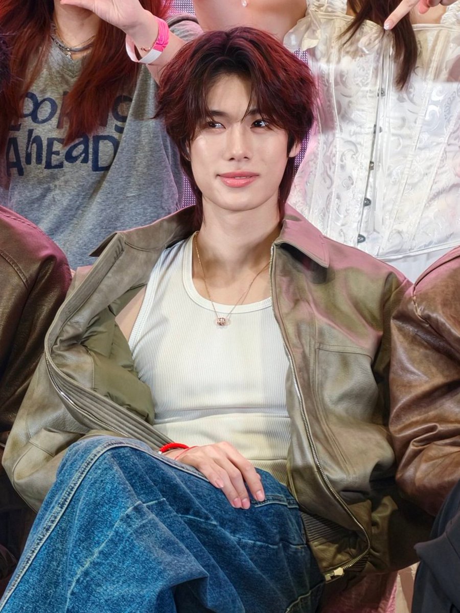phupeanuts's tweet photo. WTFDYM PHUWINTANG 😭 CENTIL BANGET LU BEGITU PHUWIN 😭 cantik banget dia sumpaaah aku kalo jadi naravit juga akan aku gatekeep seumur hidup 😞🤚🏻 https://t.co/JarIcNnjKR