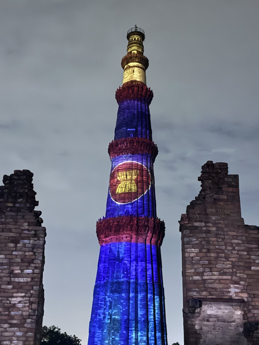 sidhant's tweet photo. Qutub Minar in ASEAN colors for ASEAN 59th Founding Anniversary. Organised by Philippine Embassy in India. https://t.co/EhAtrCs0rj