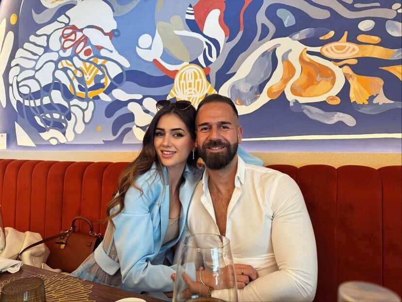 Juanjjvandaluz's tweet photo. Sábado de relax, familia y de enviar un abrazo enorme a Maica y a Antonio. ¡Es una delicia ver el apoyo mutuo y el gran equipo que formáis! ☀️🫶 @Maiibenedicto y @AntonBeneMendez os amo muchísimo con todo mi corazón 😍💖🥹😘🫂 #Maiquistas8A https://t.co/RyhpVzmh3a