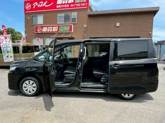 carnestke's tweet photo. SHIP DIRECTLY WITH US AND SAVE!
2019 TOYOTA VOXY X 2000CC PETROL CVT

CIF: KES 1,633,450
DUTY: KES 741,118
CLEARANCE: KES 70,000
TOTAL: KES 2,444,568

With only 30% of the CIF Value (KES 490,035) you have the unit shipped
https://t.co/2auHIZ2Tkj

#carnest #carImport https://t.co/QSZjkHwPRg
