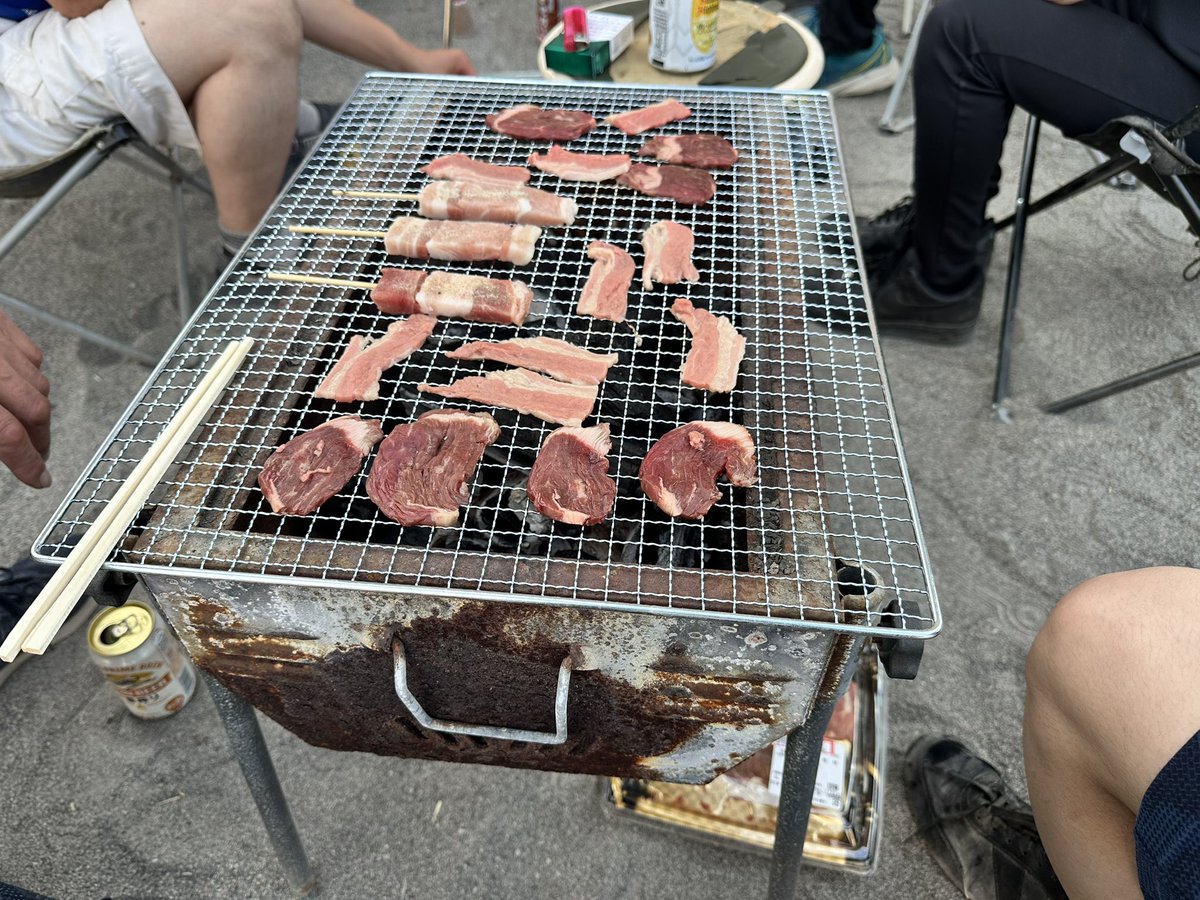 kagari328's tweet photo. 仕事場でBBQ https://t.co/thdSR8c2To