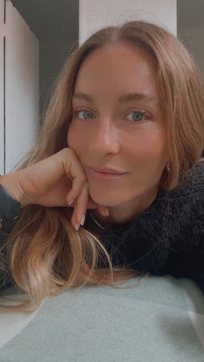 _itsmelilie's tweet photo. Bon weekend à tous ♥️ https://t.co/WVifVwq68m