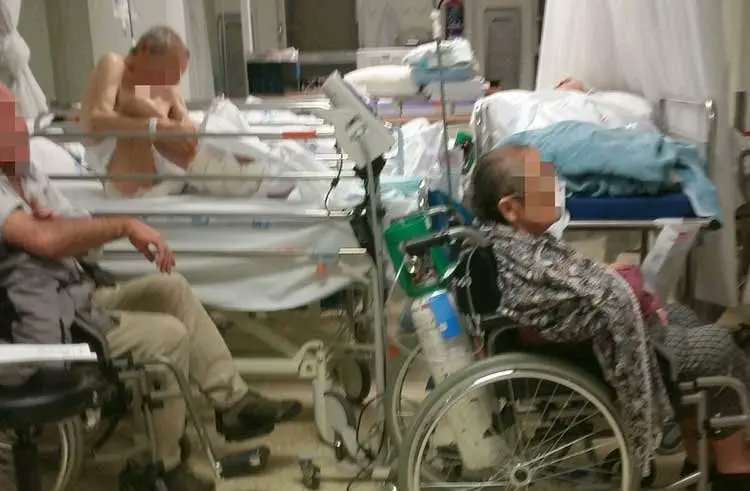 javierjuantur's tweet photo. En verano, enfermar en Madrid, es solo para ricos.
Ayuso regala una "paguita extra de verano" al grupo Quirón con más de 31 millones, mientras cierra 400 camas en La Paz causando el colapso del hospital. https://t.co/bOhCr08cOr