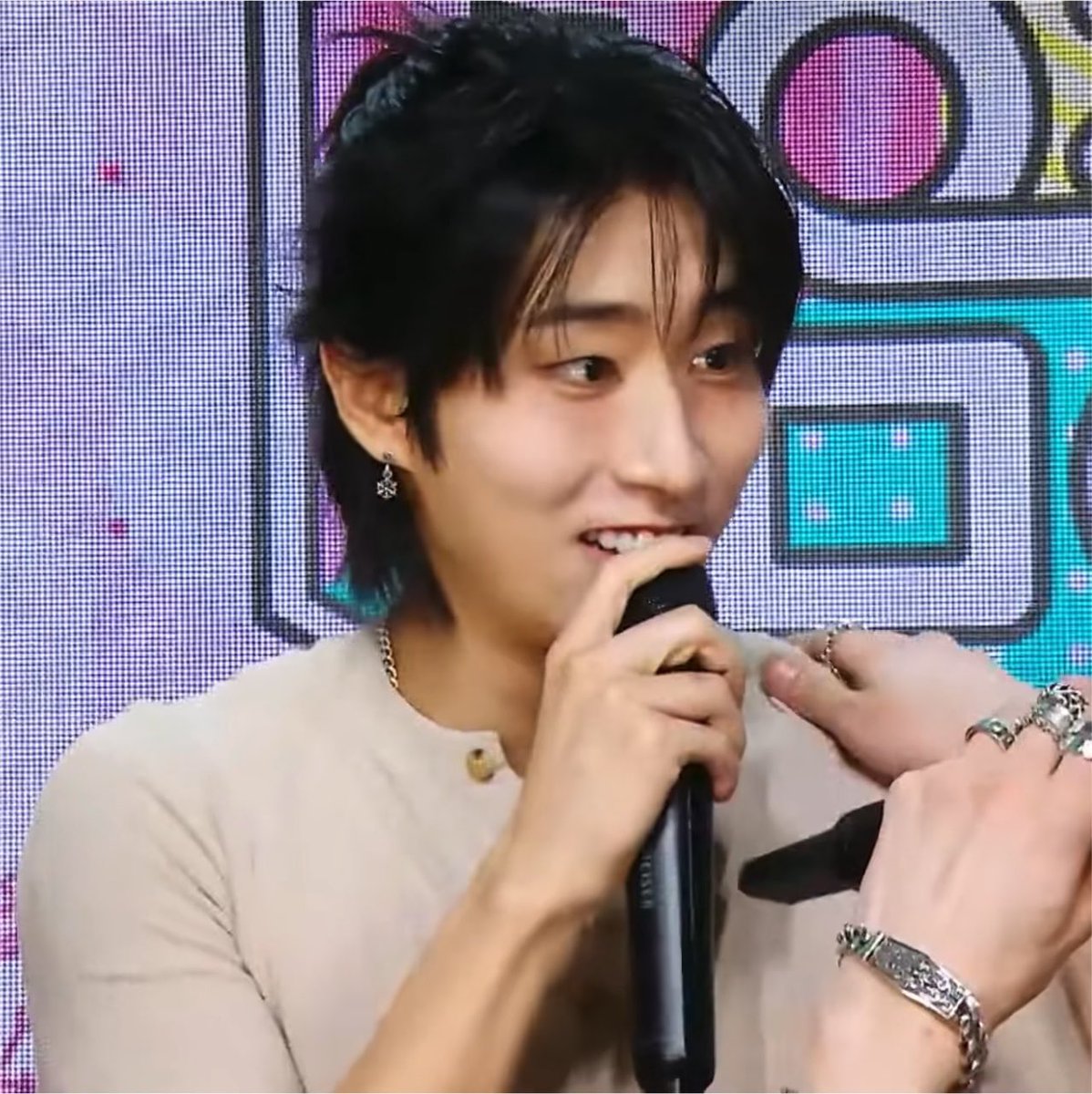 neowwie's tweet photo. and if i said this was in my top 3 looks from him i love the ponytail so much he's the cutest <3 https://t.co/DthTQE0R7D