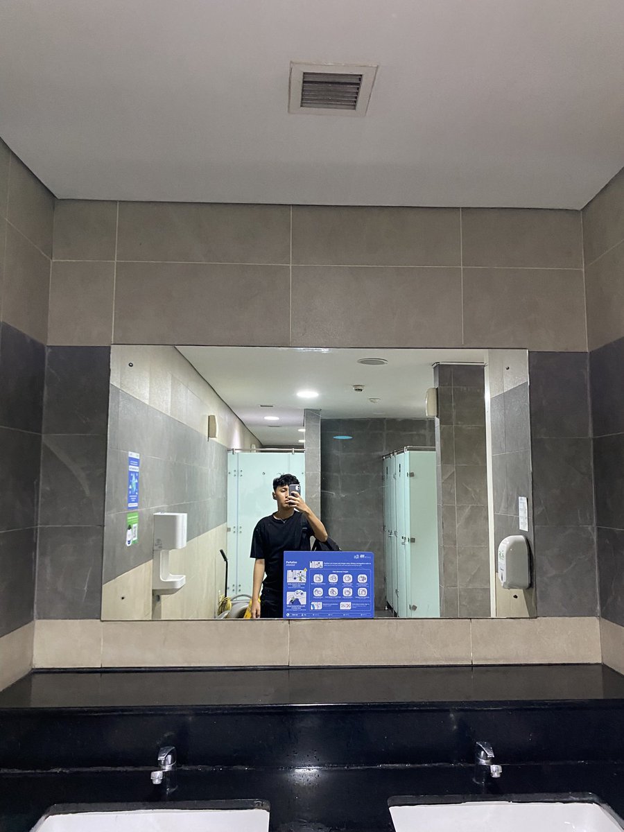 closefiee's tweet photo. yakali jauh jauh dari karawaci ke senayan cuma lari doang ga ngapa ngapain https://t.co/7BKqK8nobJ