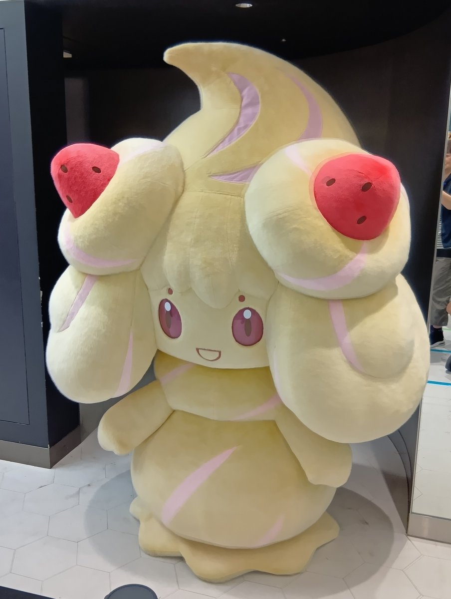 wanwan28's tweet photo. ポケセン名古屋に行ってきました。PARCOに移ってからは初でした（汗）こんなに狭いの？って思っちゃいました。
ちょうどピカチュウとマホイップが来てくれてラッキーでした https://t.co/tTVchQl8Tp