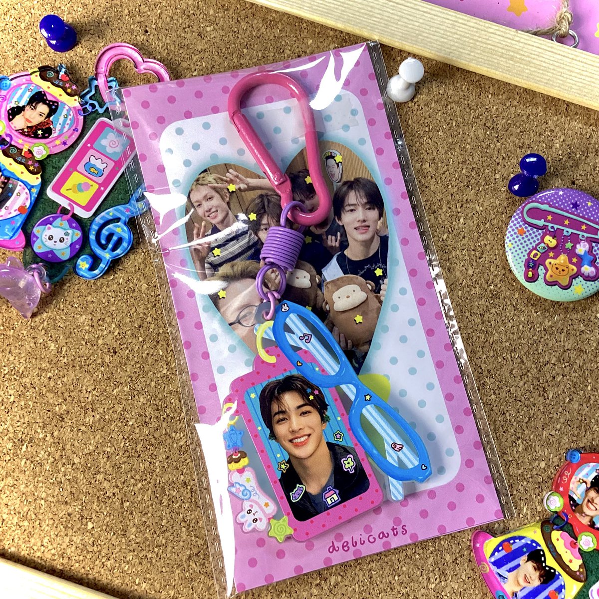 _delicats's tweet photo. hi, besok atau lusa aku open po lagi yaaa untuk desain-desain keychain ini yaa :D 

ada pin, stickerbook, dan sticker group jugaaa. keychain avail svt, cortis, lngshot, bnd, tws, kiiikiii, h2h, nct wish. bisa custom bebas foto siapa aja. drop ur @ kalau mau ditag yaa 💓⭐️🍎 https://t.co/hgKkp7LDWX