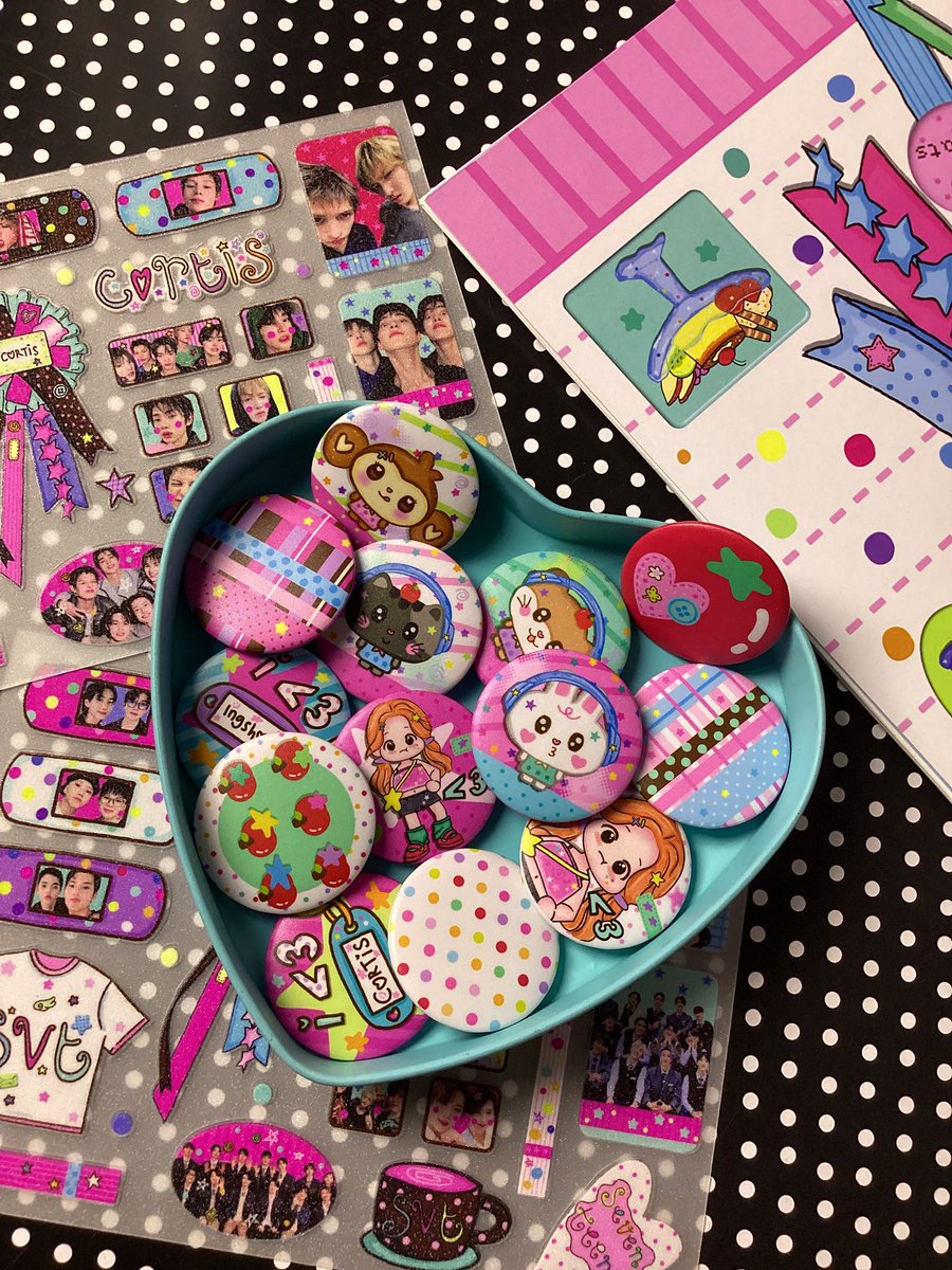 _delicats's tweet photo. hi, besok atau lusa aku open po lagi yaaa untuk desain-desain keychain ini yaa :D 

ada pin, stickerbook, dan sticker group jugaaa. keychain avail svt, cortis, lngshot, bnd, tws, kiiikiii, h2h, nct wish. bisa custom bebas foto siapa aja. drop ur @ kalau mau ditag yaa 💓⭐️🍎 https://t.co/hgKkp7LDWX