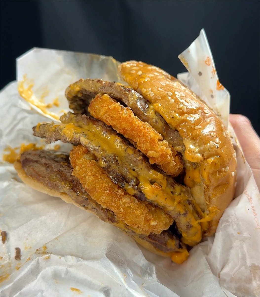 motooikemen's tweet photo. 怖いか？ バーガーキングのダーティザワンパウンダーにハッシュブラウンを2枚追加してビーフ&amp;ハッシュビッグマウスダーティザワンパウンダーにして食べる私の食欲が。 https://t.co/6iGIjtRI1n