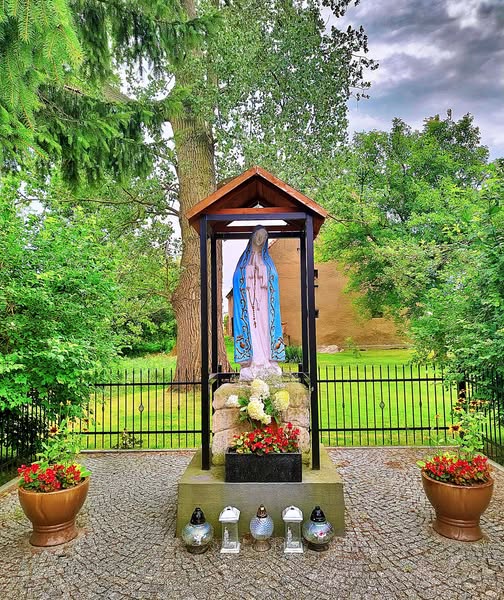 KrystynaGilll's tweet photo. Maryjo, Maryjo, jak słodko imię Twe brzmi,
Maryjo, Maryjo, hołd wielki składamy Ci. ❤️

Tyńczyk Legnicki, gm. Krotoszyce, pow. legnicki, Dolny Śląsk. https://t.co/Ox1oOyPrHR