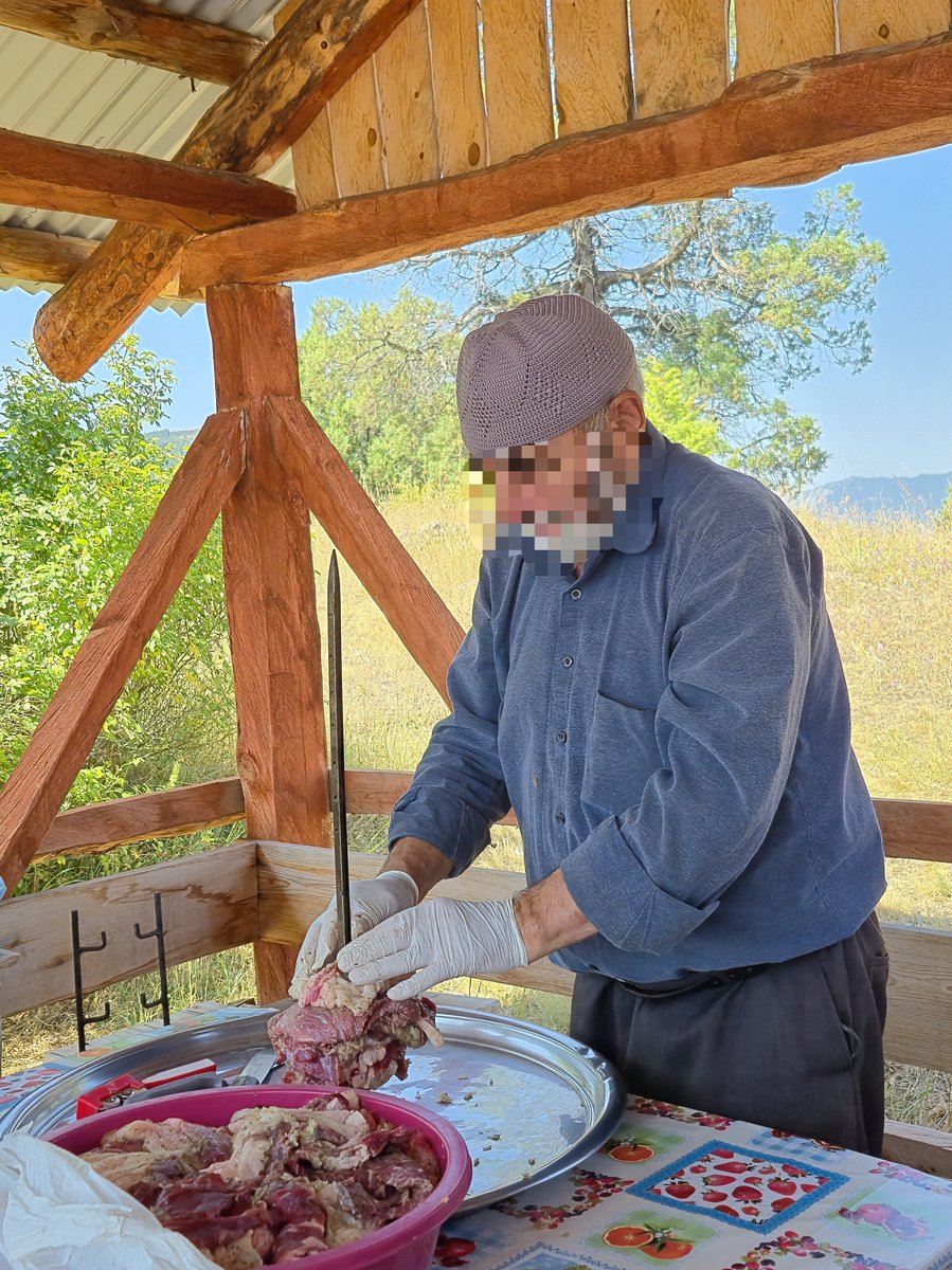 keskineyeljner's tweet photo. Dedem bize cağ döner yapıyor.
08.08.26 https://t.co/BjhC3IQqlN