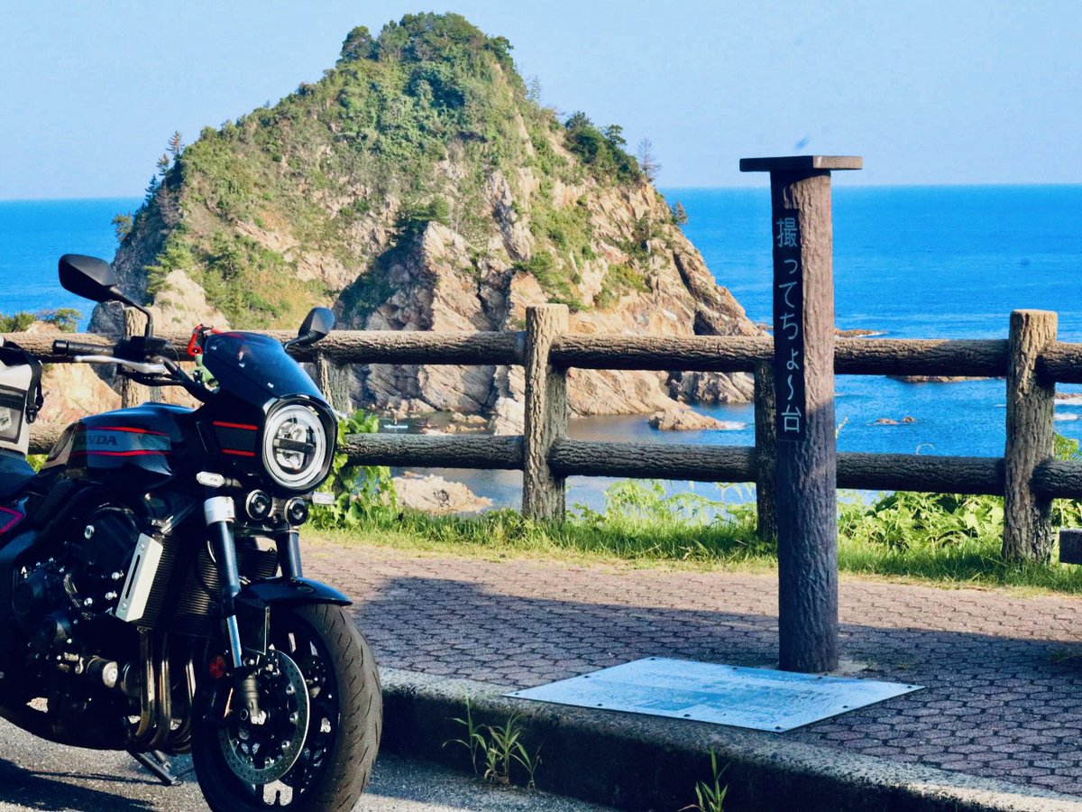 manmo0620's tweet photo. 鳥取ツーリング①

青い空&amp;青い海

#CB1000F
#城原展望所 https://t.co/FEWKr49Cr6