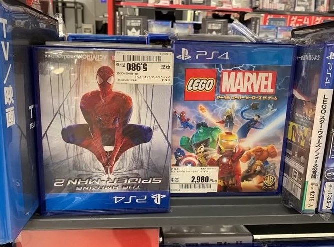 xavierutage's tweet photo. 絶対スパイダーマン知らない店員居るだろこの店 https://t.co/K9dd671TkE