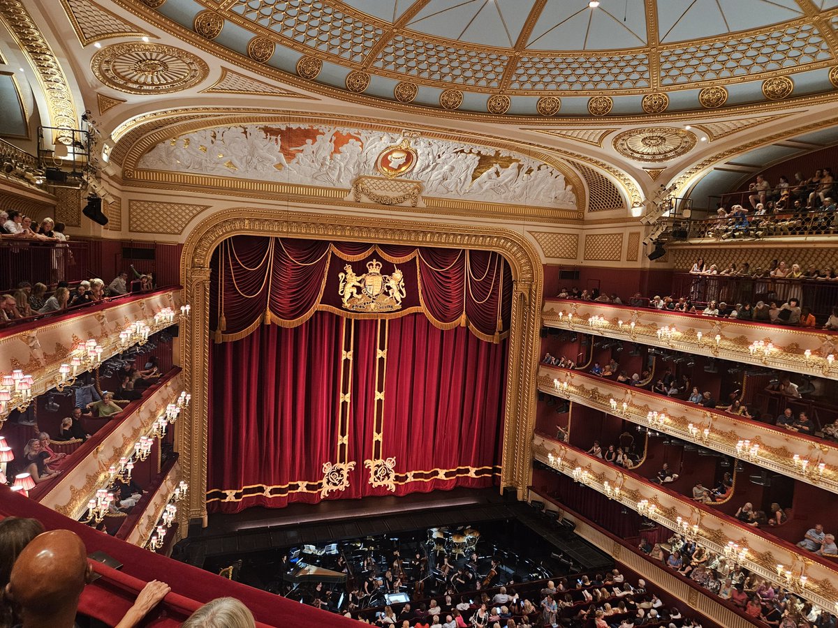 MirandaGrell's tweet photo. Watching @CAcostaOfficial (and amazing troupe of dancers) @ROH_London was absolutely magical. 

Beautiful movement and choreography. 

Continue to feel so lucky to have access to world class culture only a tube ride away!!

#CarlosAcosta #RoyalOperaHouse #Dance #TheArts #London https://t.co/1Ke8sNMMqB