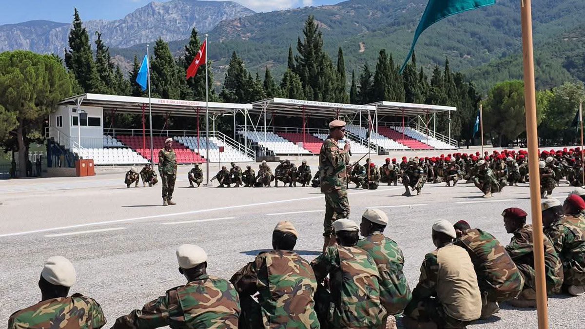 SONNALIVE's tweet photo. .@SNAForce’s Ground Forces Commander Brig. Gen. Sahal Abdullahi Omar and Turkish Land Forces Commander Gen. Metin Tokel today concluded advanced training for the 21st Brigade, 1st Division of #Somalia’s Gorgor Commando Forces in Manisa, #Türkiye. The brigade is the first complete Gorgor unit to undergo training together at the same time and location.