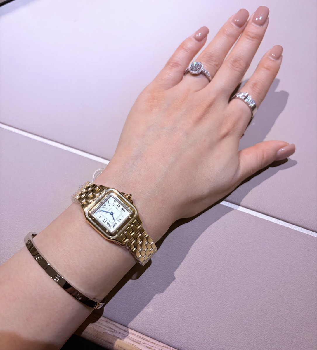 allieee77's tweet photo. 金無垢時計探しの旅✨
パンテールSM vs ベニュワールミニ🛀

どちらも魅力的😍 https://t.co/PpeQAw8rWZ