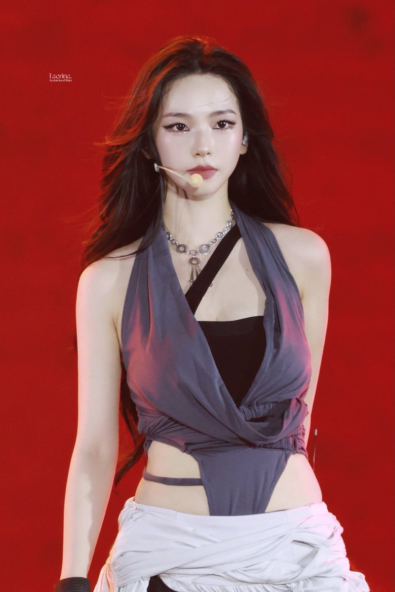 katarhinabluuu's tweet photo. 오늘따라 유난히 예쁜 지민이🌹

#KARINA #카리나 #カリナ #aespa #에스파 #エスパ https://t.co/YsRlrZ36bx