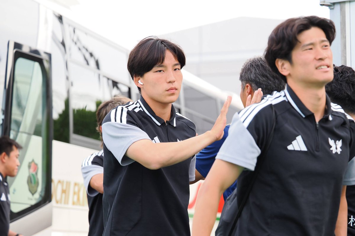 yamagafc's tweet photo. 【8/8🆚高知】
BUS ARRIVAL 🚌🏟️
#松村厳
#安永玲央
#北爪健吾
#田口裕也
🆚高知ユナイテッドSC
🕖19:00KO
🏟GIKENスタジアム
📺 DAZN
👉試合情報はこちら
https://t.co/JIWLc7PZom
#yamaga
#onesoul
#サイコウ
#jleague
#高知松本 https://t.co/dkiM0mD4OO