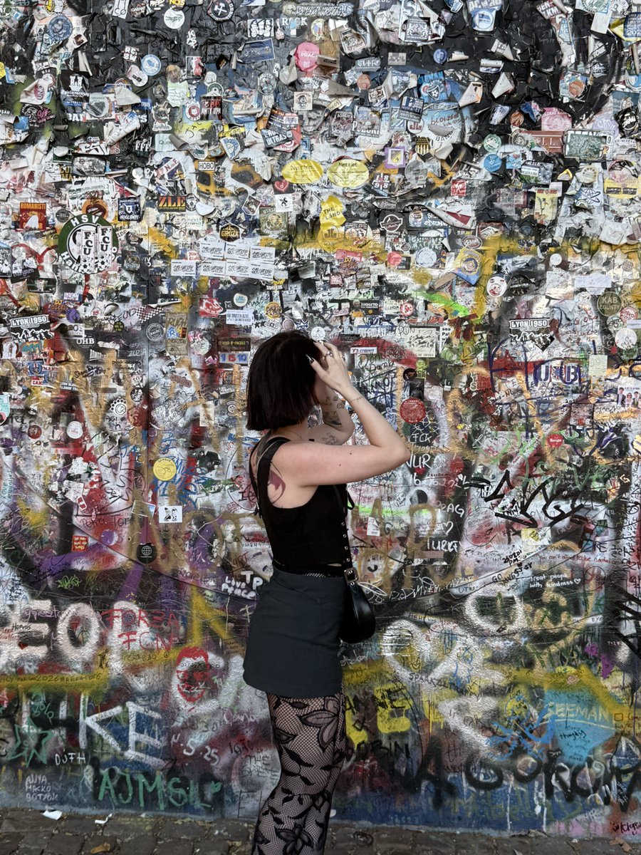 Aykuro_'s tweet photo. Le mur était joli https://t.co/htAZCS20CW