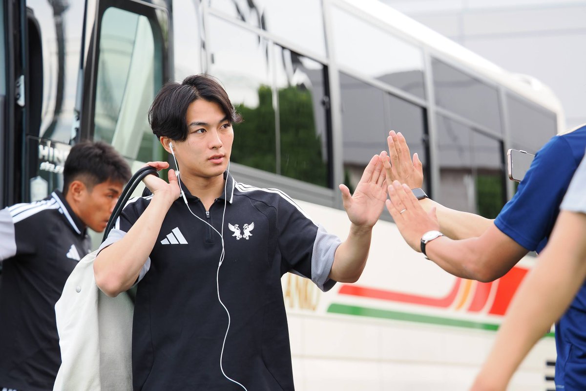yamagafc's tweet photo. 【8/8🆚高知】
BUS ARRIVAL 🚌🏟️
#松村厳
#安永玲央
#北爪健吾
#田口裕也
🆚高知ユナイテッドSC
🕖19:00KO
🏟GIKENスタジアム
📺 DAZN
👉試合情報はこちら
https://t.co/JIWLc7PZom
#yamaga
#onesoul
#サイコウ
#jleague
#高知松本 https://t.co/dkiM0mD4OO