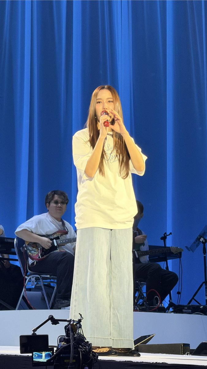 freen__brainrot's tweet photo. soundcheck starts and she's glowingggg🥹

KNOCK KNOCK ROOM NO. FREEN
#RoomNumberFreen https://t.co/urvn9m8bOU