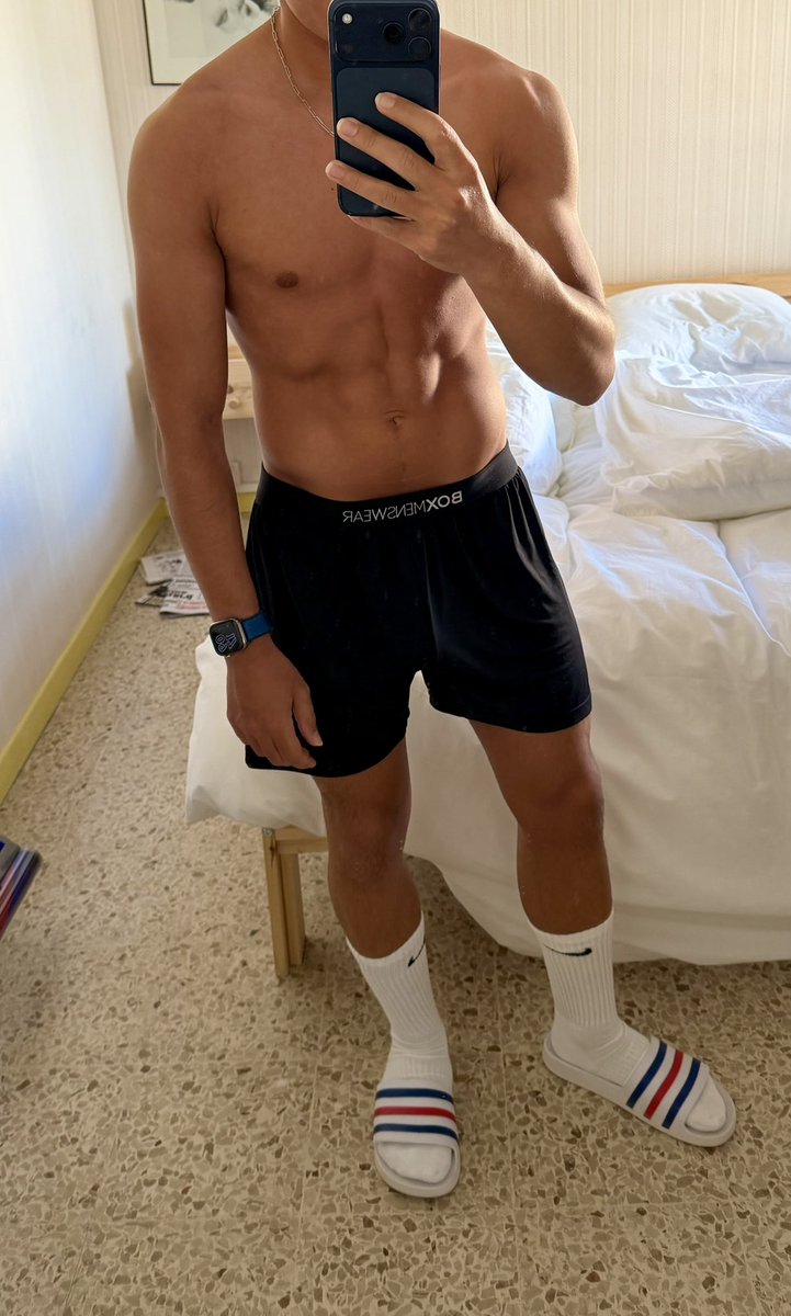 tinykiffeur's tweet photo. On valide @BoxMenswear ? 

#gay #kiffeur #twink #survet #sket #underwear https://t.co/Rdq2YX5air
