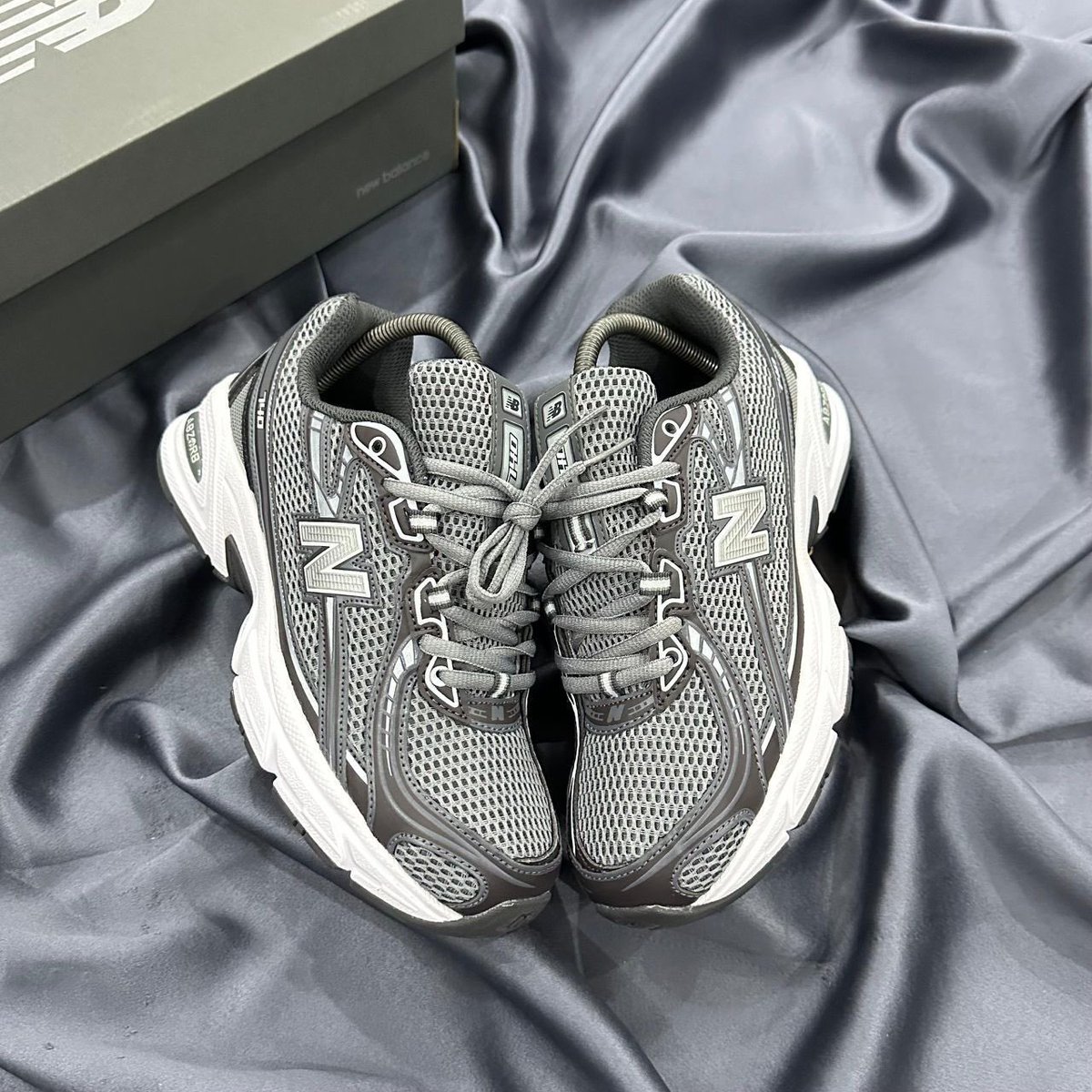 _E_vonn's tweet photo. New Balance 740 “Slate Grey” 🥶

60,000 naira (40-45)
✨FREE DELIVERY NATIONWIDE✨

Pleaseeeeeee retweettttt🥹🙏🏾 https://t.co/GPuyBFOa8T