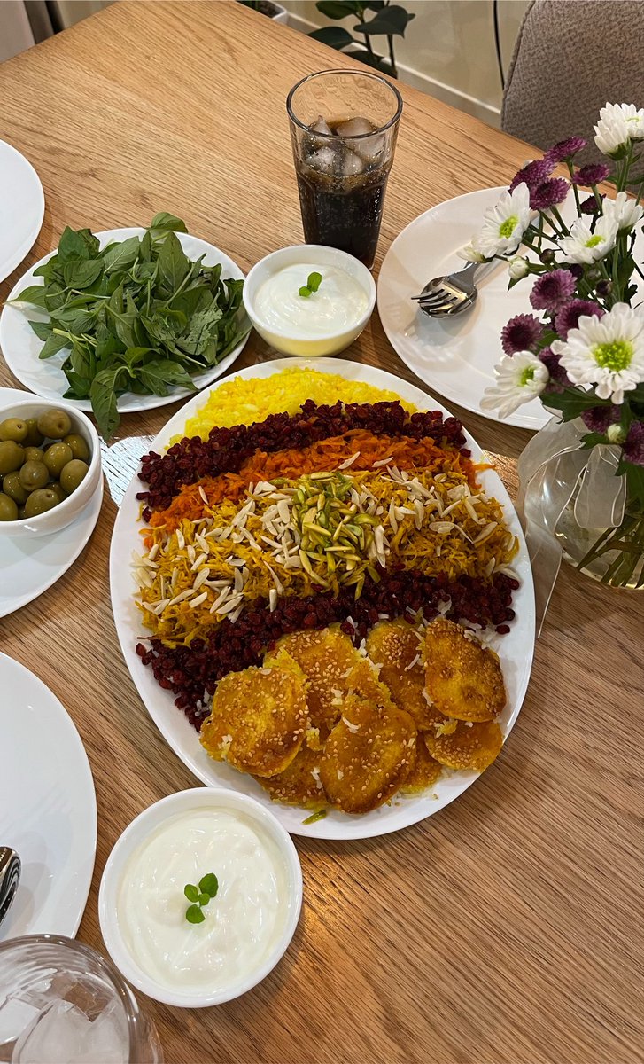 Miss_Quf's tweet photo. عاشق اینم که مهمون داشته باشم و واسشون آشپزی کنم. خود خود زندگیه واسم. https://t.co/vn5IUxbcb5