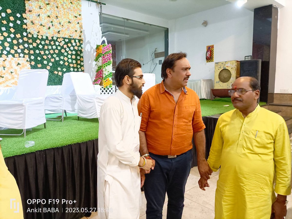 AnkitSh32210803's tweet photo. भारतीय जनता पार्टी के पूर्व प्रदेश उपाध्यक्ष आदरणीय श्री @jiratijitu जी को जन्मदिवस कि हार्दिक बधाई शुभकामनाएं.💐

ईश्वर आपकों सदैव स्वस्थ एवं प्रसन्न रखें।

@BJP4India
@BJP4MP https://t.co/WuNMIAeebc