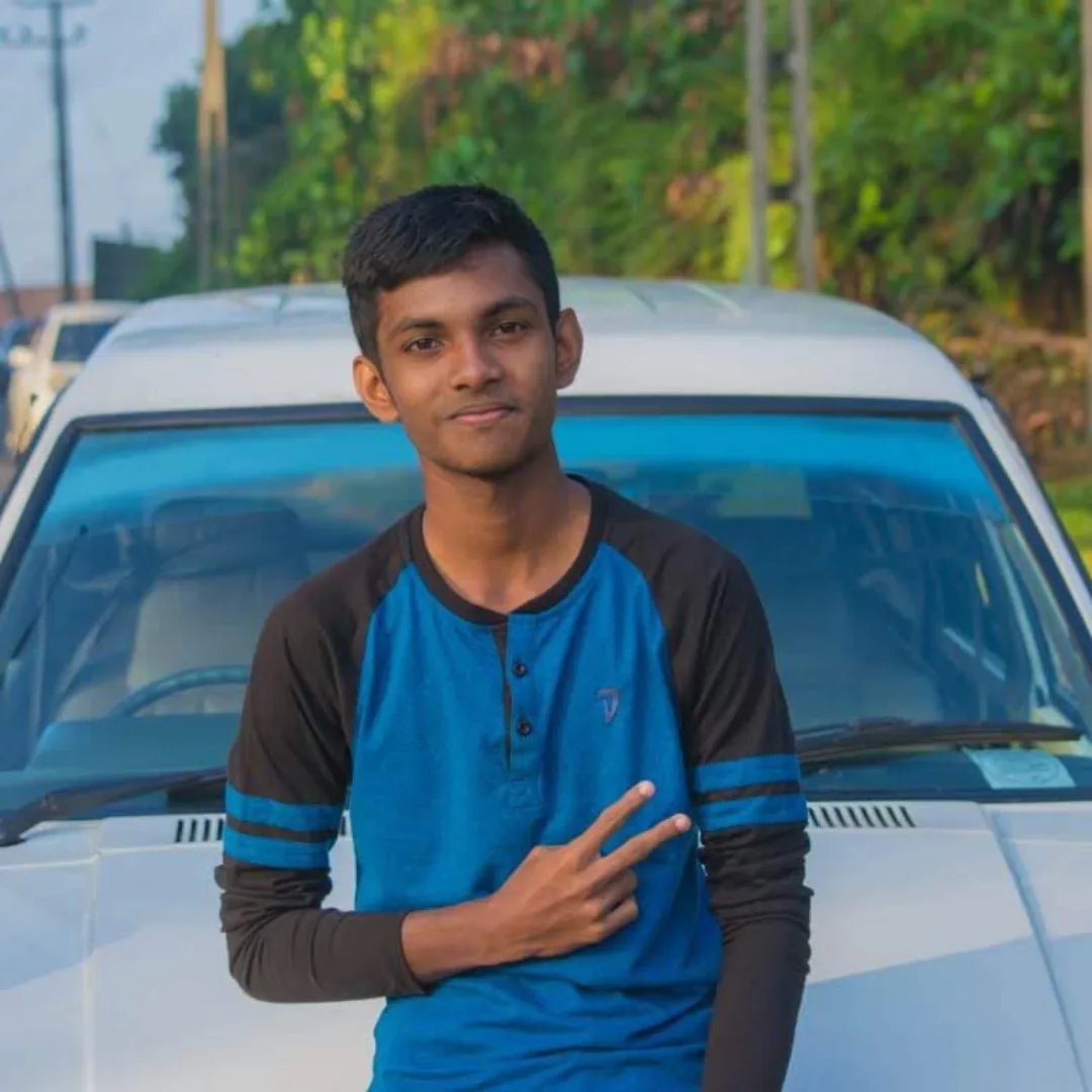 nadeeaaaz's tweet photo. Throwing It Back With The Best Times And Best Friends 📷📷
.
.
.
.
.
.
.
.
.
.
📷 Capture By - @Kishan
📷 Capture At  - @New Town
📷 Capture On - @Unknown
#nadeeaaaz #npc #princecollegeratnapura #newtown #ratnapura #sabaragamuwa #srilanka #travel #school #old #oldtimes #friends https://t.co/2K0TC5DV7h