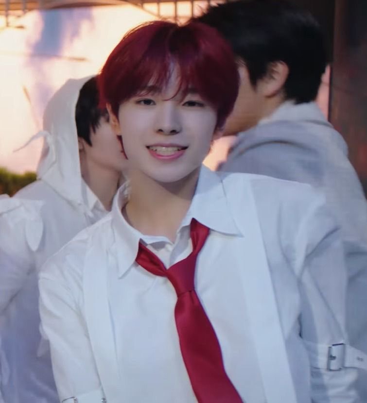 slythvee2's tweet photo. Aku suka bgt dia di video ini 😭😭 https://t.co/edJDV9Ozop