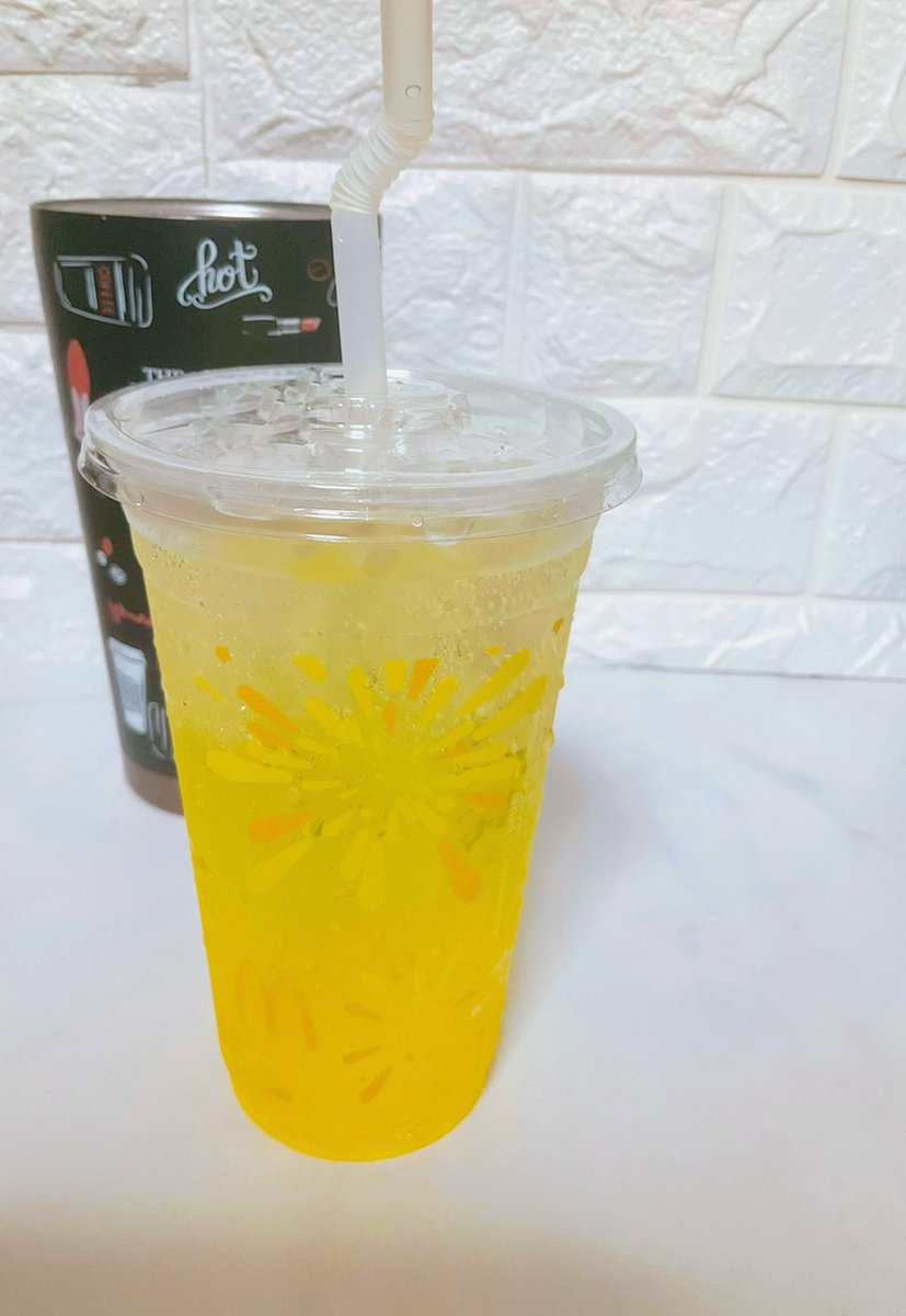 ToaOwmi's tweet photo. マック×スタバ　
シンデレラフィットした！ https://t.co/6AjUo87zvj