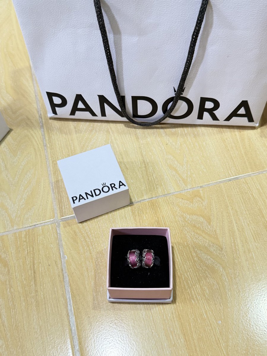 rxmrxm123's tweet photo. ส่งต่อชาร์ม pandora ค่า✨
- หิ้งห้อย 990
- มูชมคู่ 1,390
สภาพดีทุกชิ้นไม่มีตำหนิ มีกล่อง
#pandorath #ส่งต่อpandora #ส่งต่อแพนโดร่า #pandora https://t.co/LFweqQPJuV