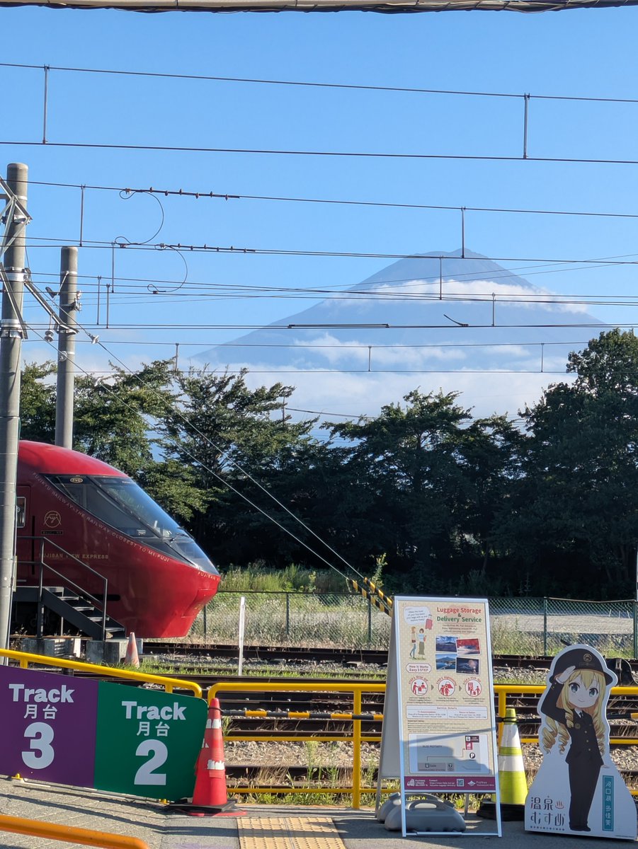 springpudding21's tweet photo. 皆さま　プチご無沙汰しております🙏毎日暑いですね☀😥💦
水分しっかり補給しましょう🥤
気分のリフレッシュに富士山🗻を見に行きました☺️✨️浅間神社にお参りし御祈りしました🙏心が洗われ、癒され、パワーをいただけました🗻 https://t.co/LCcKCt2skz
