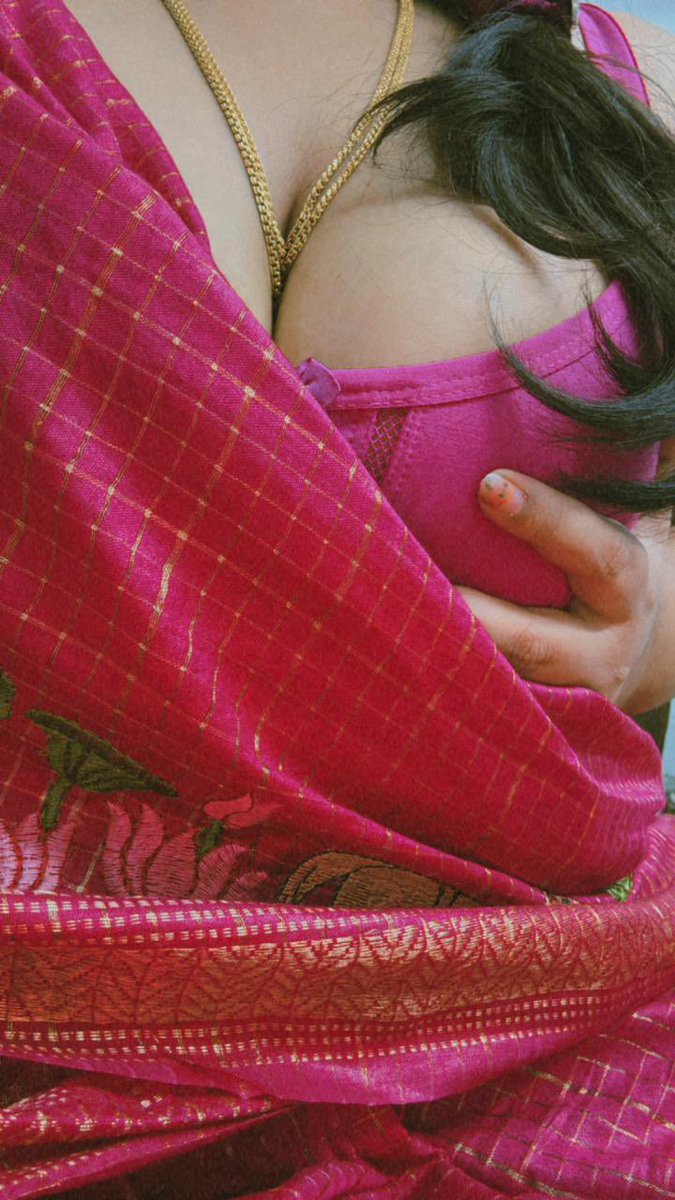 Chubbypapa2024's tweet photo. Pink Naaku set aindhi antaara guys🩷?? https://t.co/3JPUr9CbUS