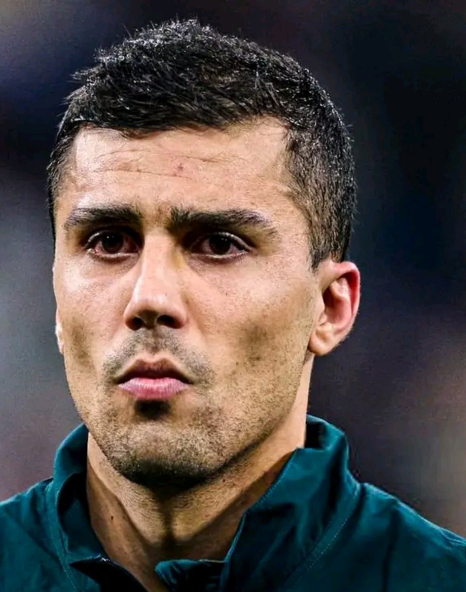 Madridpulse0's tweet photo. 🚨 RODRI IS OFF THE TABLE. MAYBE THAT’S EXACTLY WHAT MADRID NEEDED.

No panic
No €100M+ rebuild
Adam Wharton is still there

Would you rather see Madrid build around Wharton + Tchouaméni + Bellingham than break the bank for another superstar?

€80M bid is a win 
Be honest. 👇 https://t.co/b0RNp1SrGu