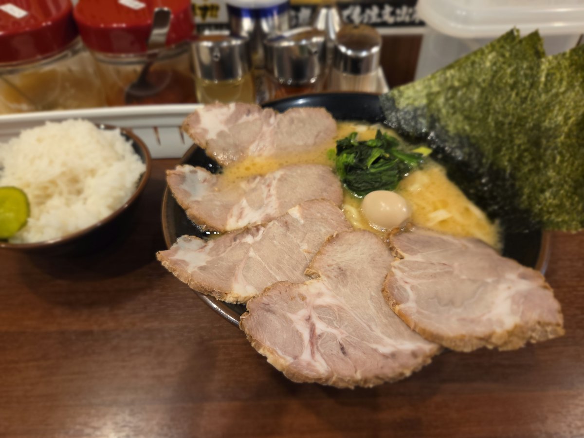 suzu_ship6's tweet photo. お腹いっぱいで動けない https://t.co/bu51peNfuA