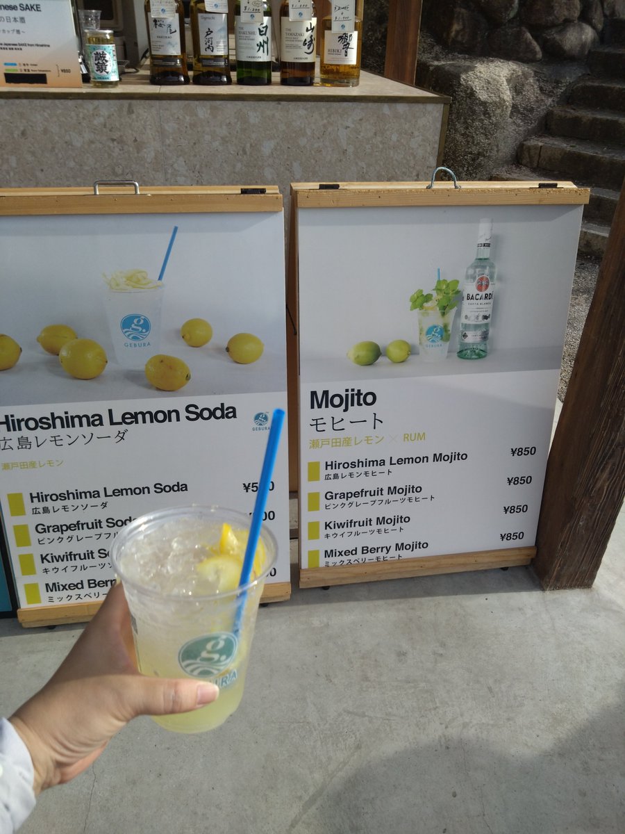 longlongago113's tweet photo. いのりちゃんモヒモヒモヒートくださいって言いたかったけどお酒飲めないから広島レモンソーダにしたよ🍋
案の定、死角から鹿さんに狙われたよ🦌

教訓  宮島での食べ歩きは鹿さんエリアでは油断大敵⚠️ https://t.co/pf2OOPaIdo