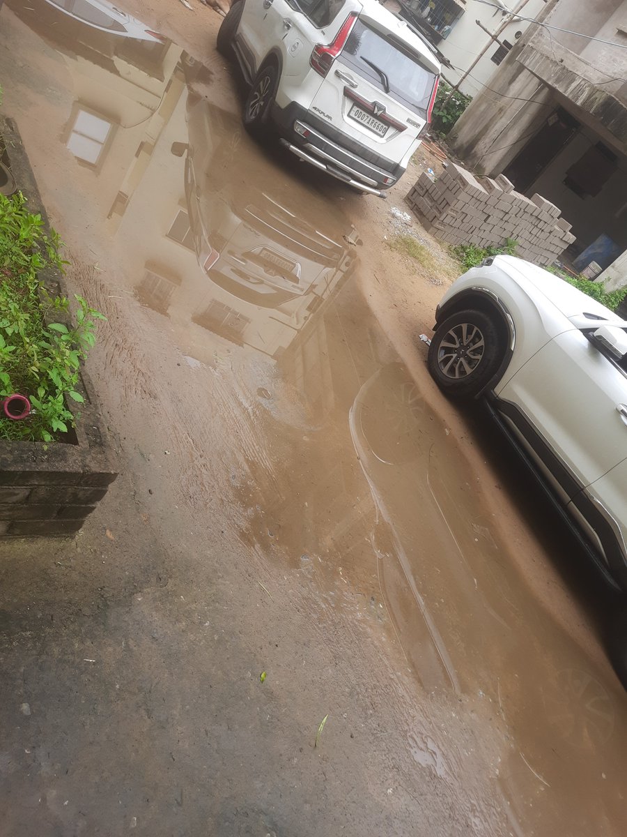 lsahoo17's tweet photo. @safabhubaneswar @CMO_Odisha @bmcbbsr @Sulochana_Apa Sai Basera Complex, Shree vihar, patia area are fully flooded with water. Roads are damaged and area are full of mosquito. Please develop the roads and spray mosquito replicate in this area. https://t.co/YwfxKPcEoH